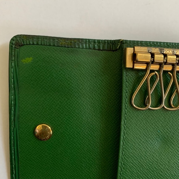 Vintage Louis Vuitton Epi Leather 6 Keyholder - Picture 10 of 13